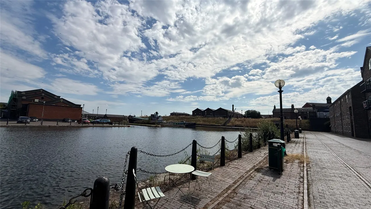 Chiltern Place, Raddle Wharf, CH65, photo 11