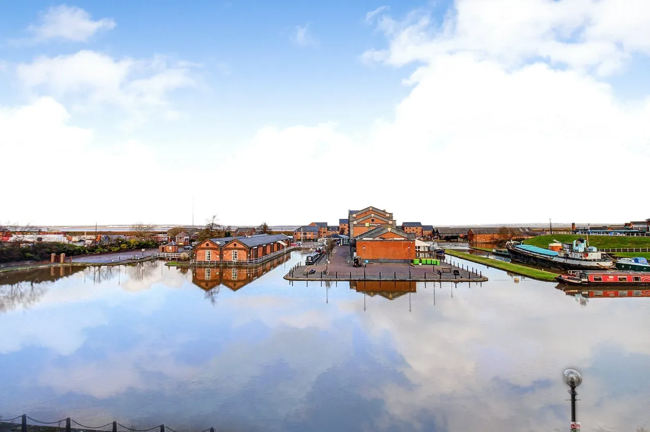 Chiltern Place, Raddle Wharf, CH65, photo 10