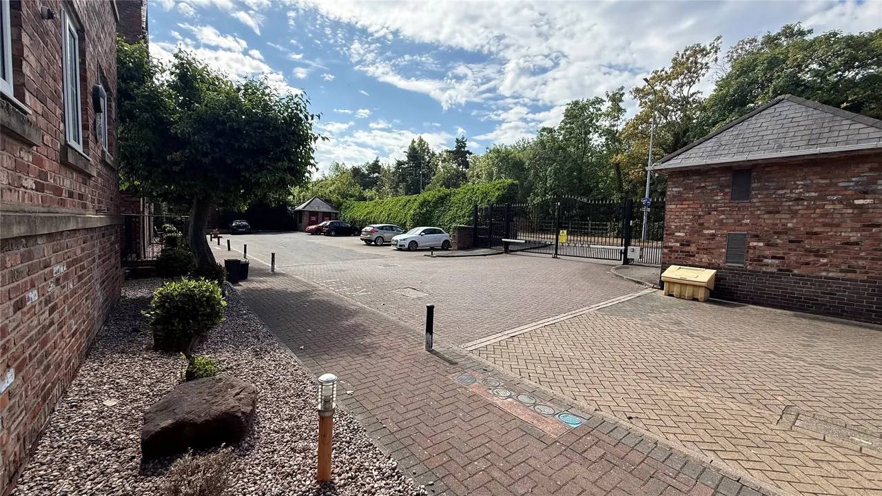 Chiltern Place, Raddle Wharf, CH65, photo 9