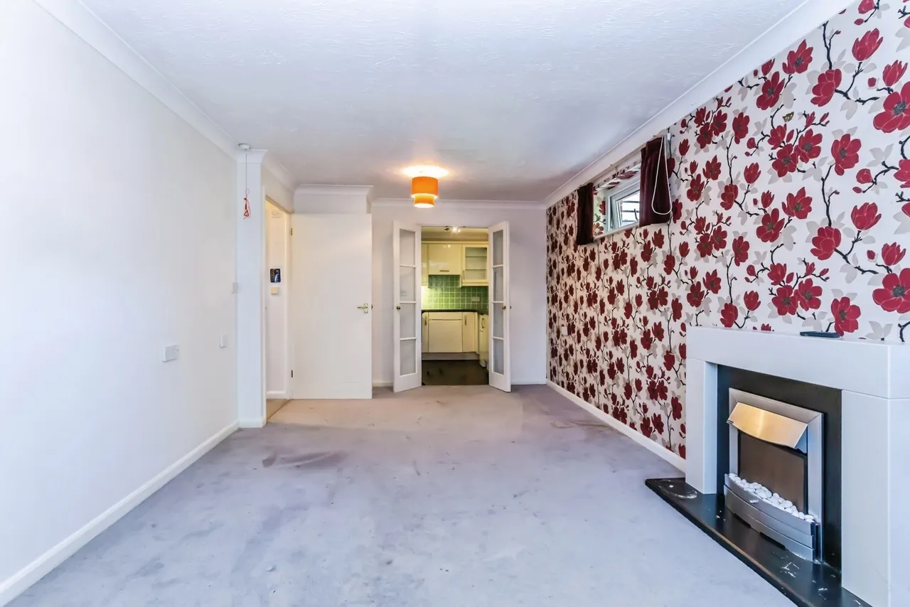 Hillcroft Court, Chaldon Road, Caterham, Surrey, CR3, photo 11