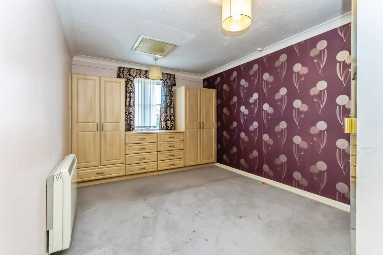 Hillcroft Court, Chaldon Road, Caterham, Surrey, CR3, photo 5