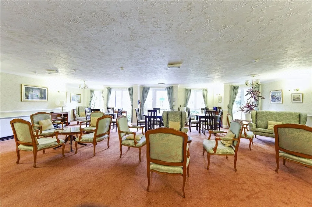Hillcroft Court, Chaldon Road, Caterham, Surrey, CR3, photo 12