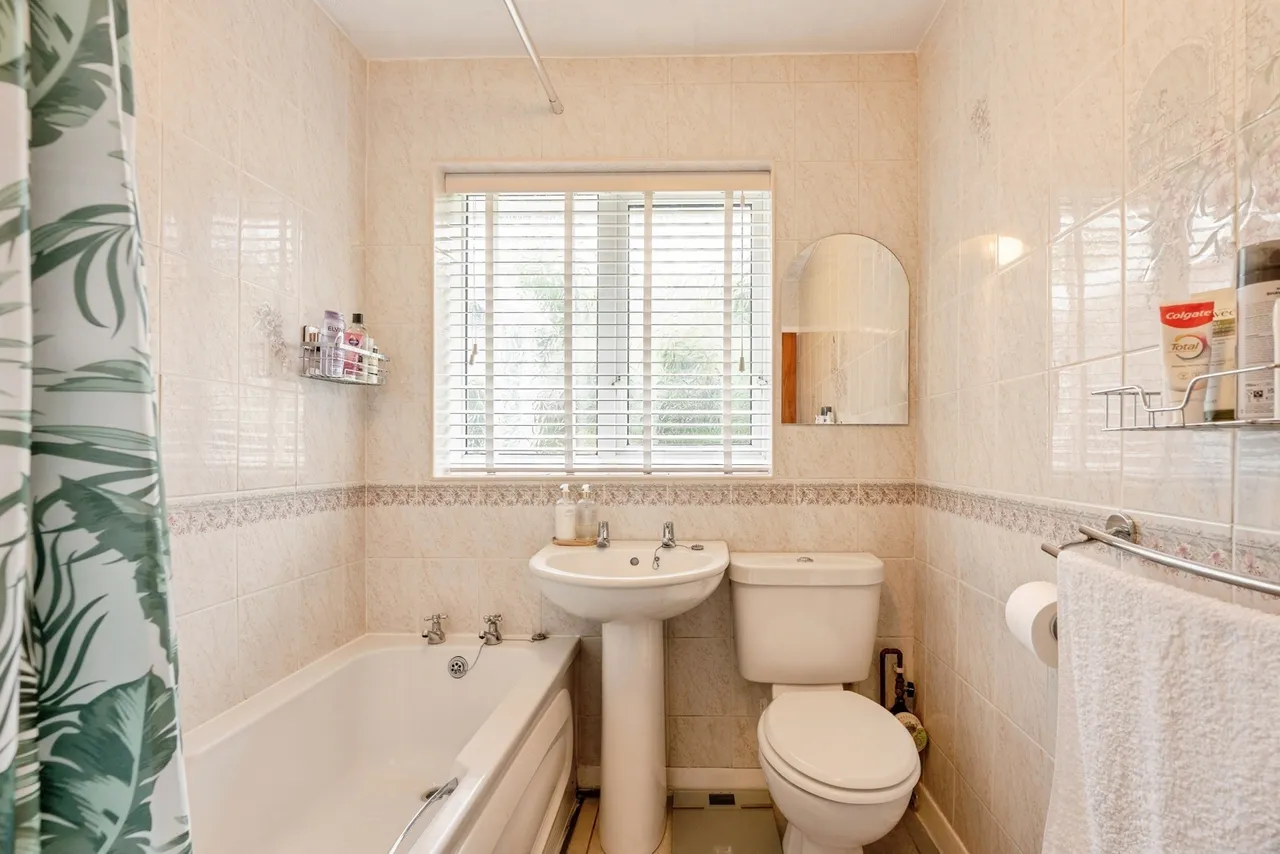 Harrogate Crescent, Burnley, Lancashire, BB10, photo 6