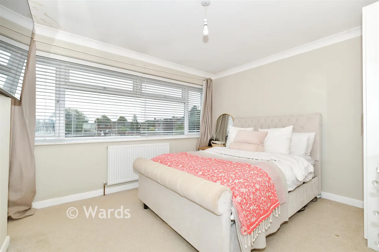 Hildenborough Crescent, Allington, ME16, photo 2