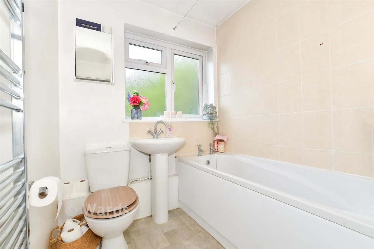 Hildenborough Crescent, Allington, ME16, photo 14