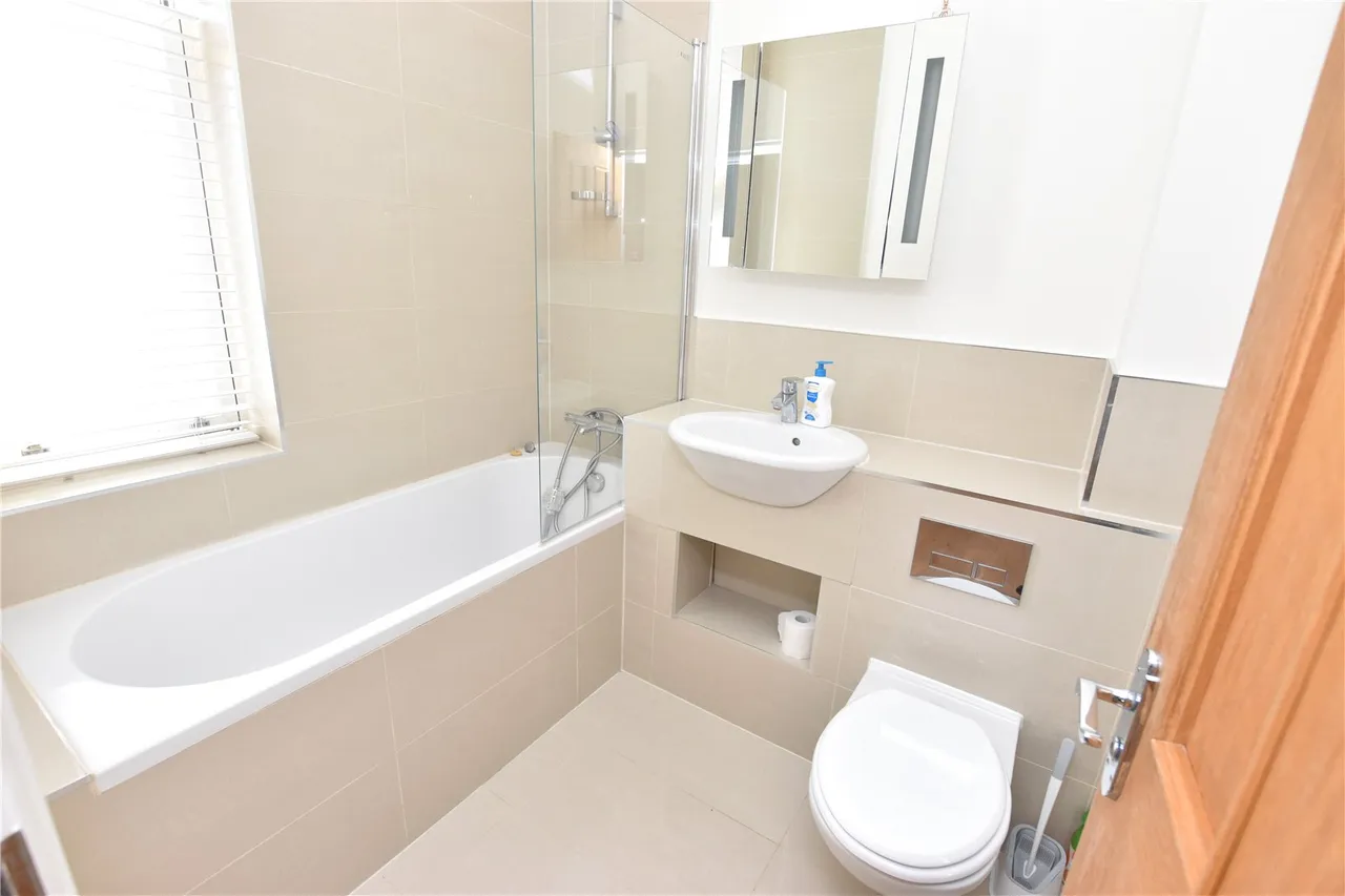 Farnborough Road, Farnborough, Hampshire, GU14 7JG, photo 15