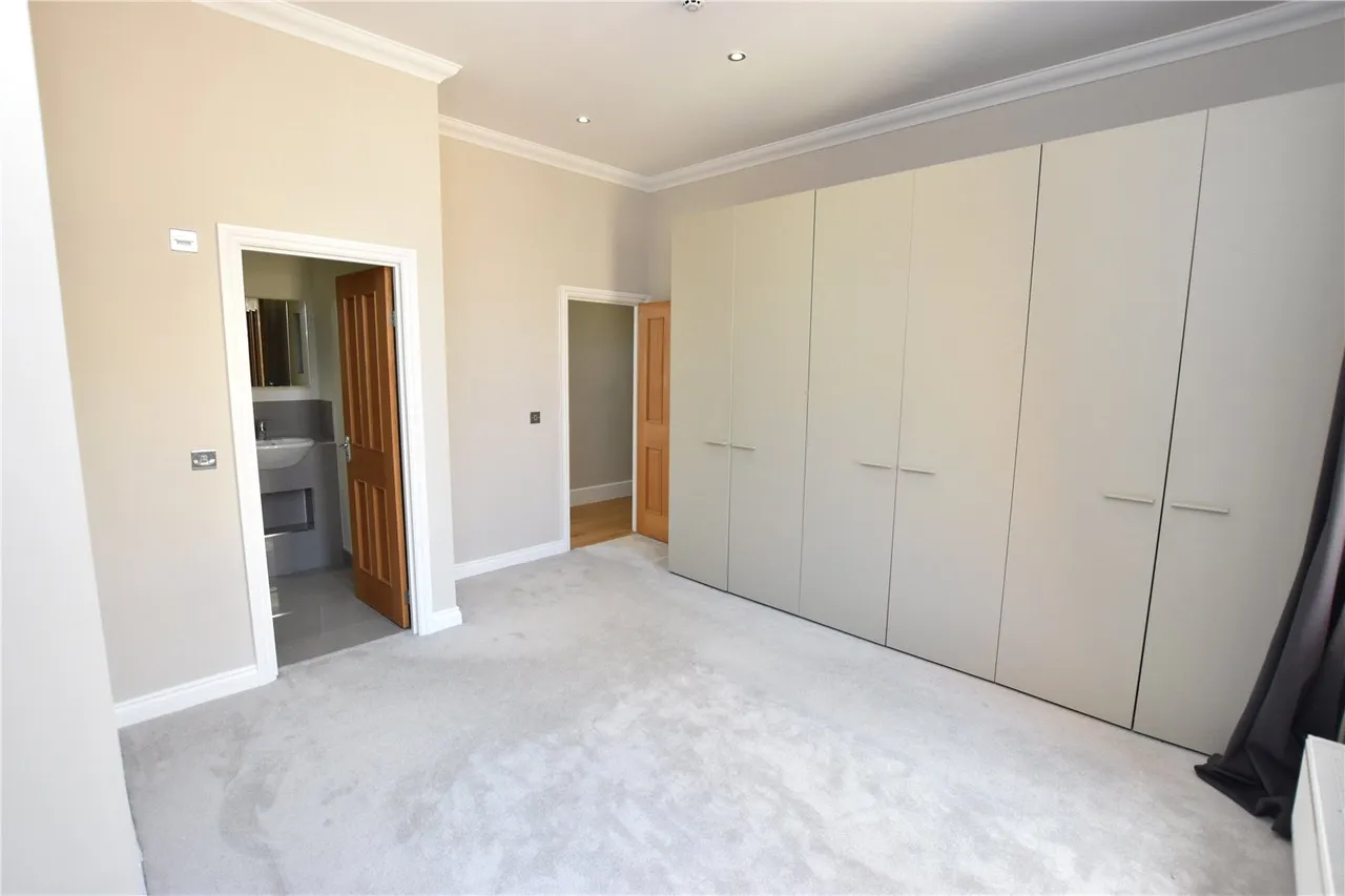 Farnborough Road, Farnborough, Hampshire, GU14 7JG, photo 12