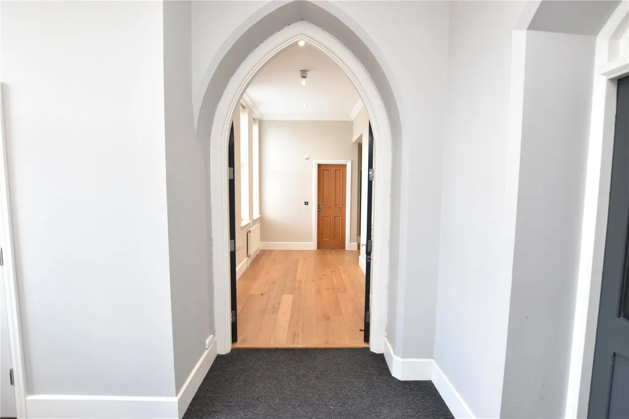 Farnborough Road, Farnborough, Hampshire, GU14 7JG, photo 6