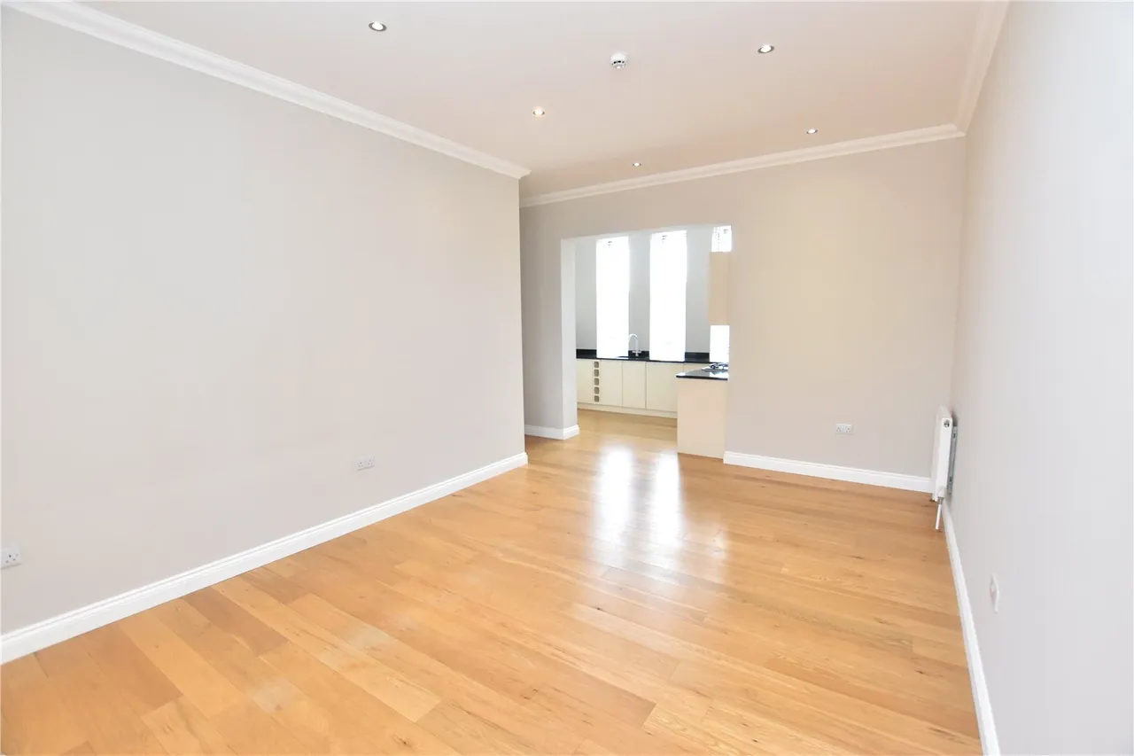 Farnborough Road, Farnborough, Hampshire, GU14 7JG, photo 9