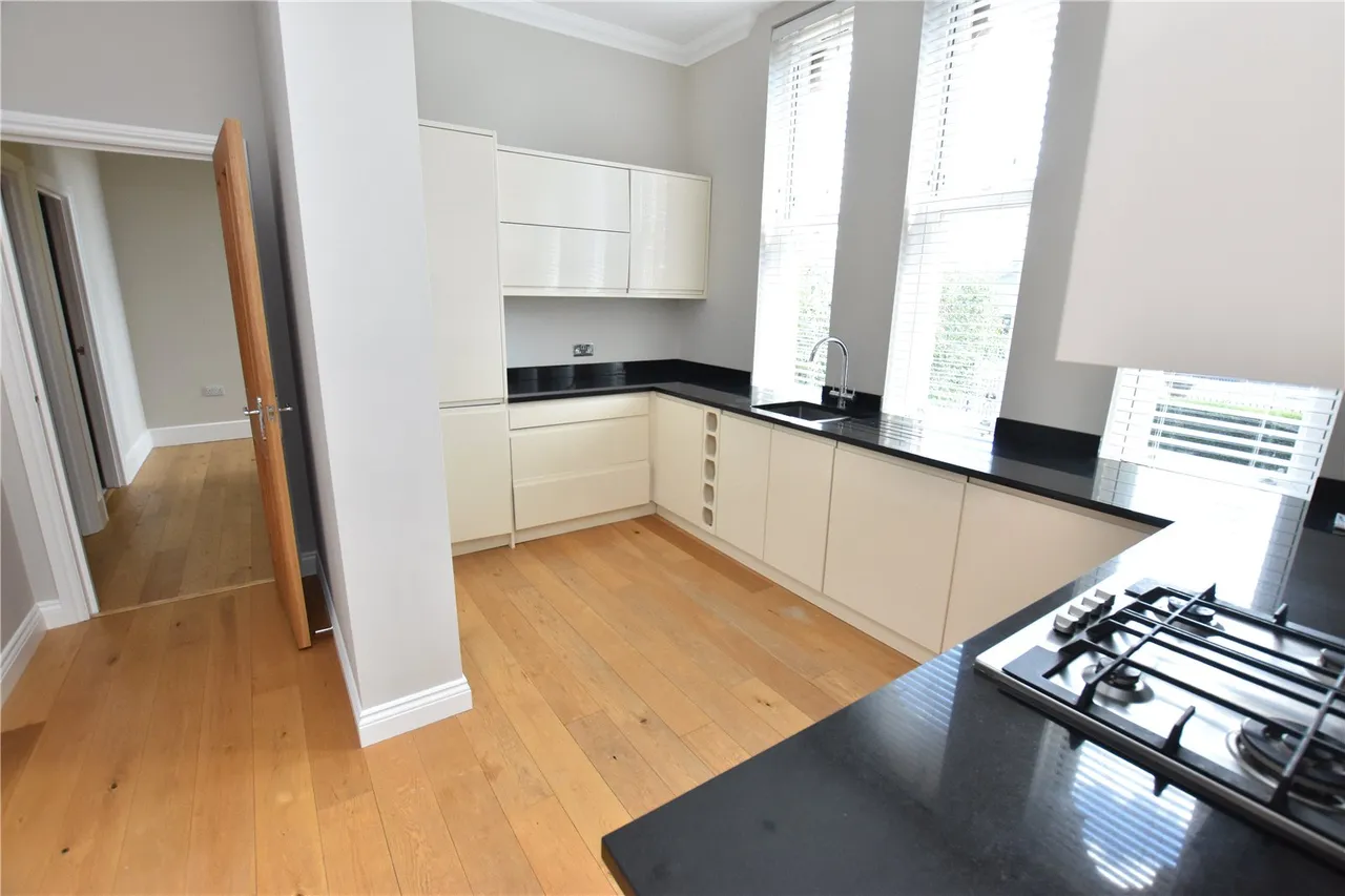 Farnborough Road, Farnborough, Hampshire, GU14 7JG, photo 2