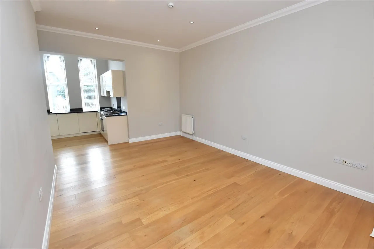 Farnborough Road, Farnborough, Hampshire, GU14 7JG, photo 8