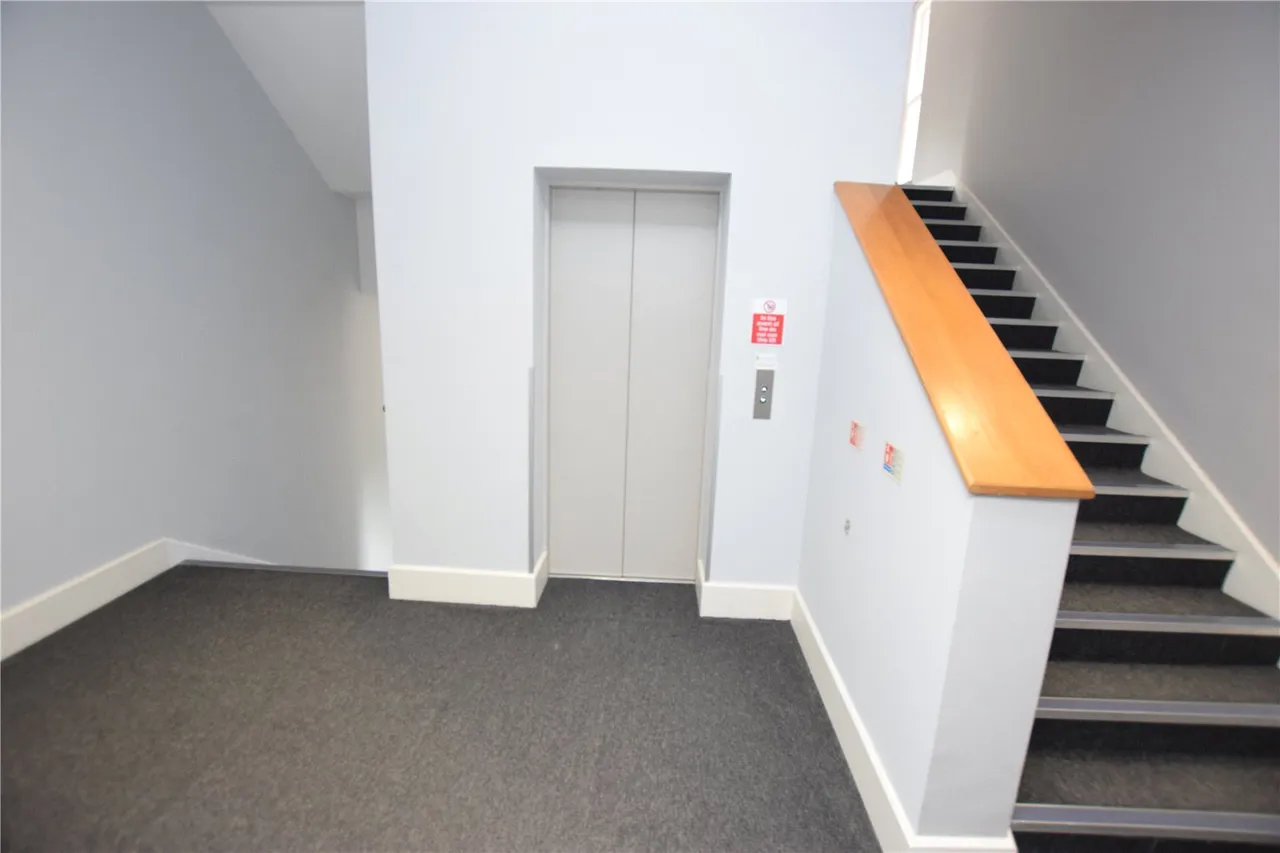 Farnborough Road, Farnborough, Hampshire, GU14 7JG, photo 18
