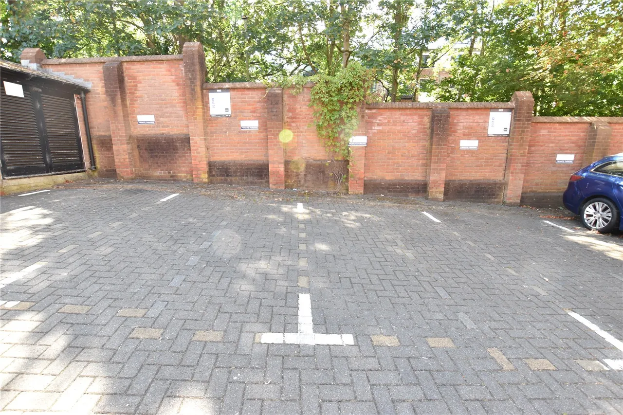 Farnborough Road, Farnborough, Hampshire, GU14 7JG, photo 20
