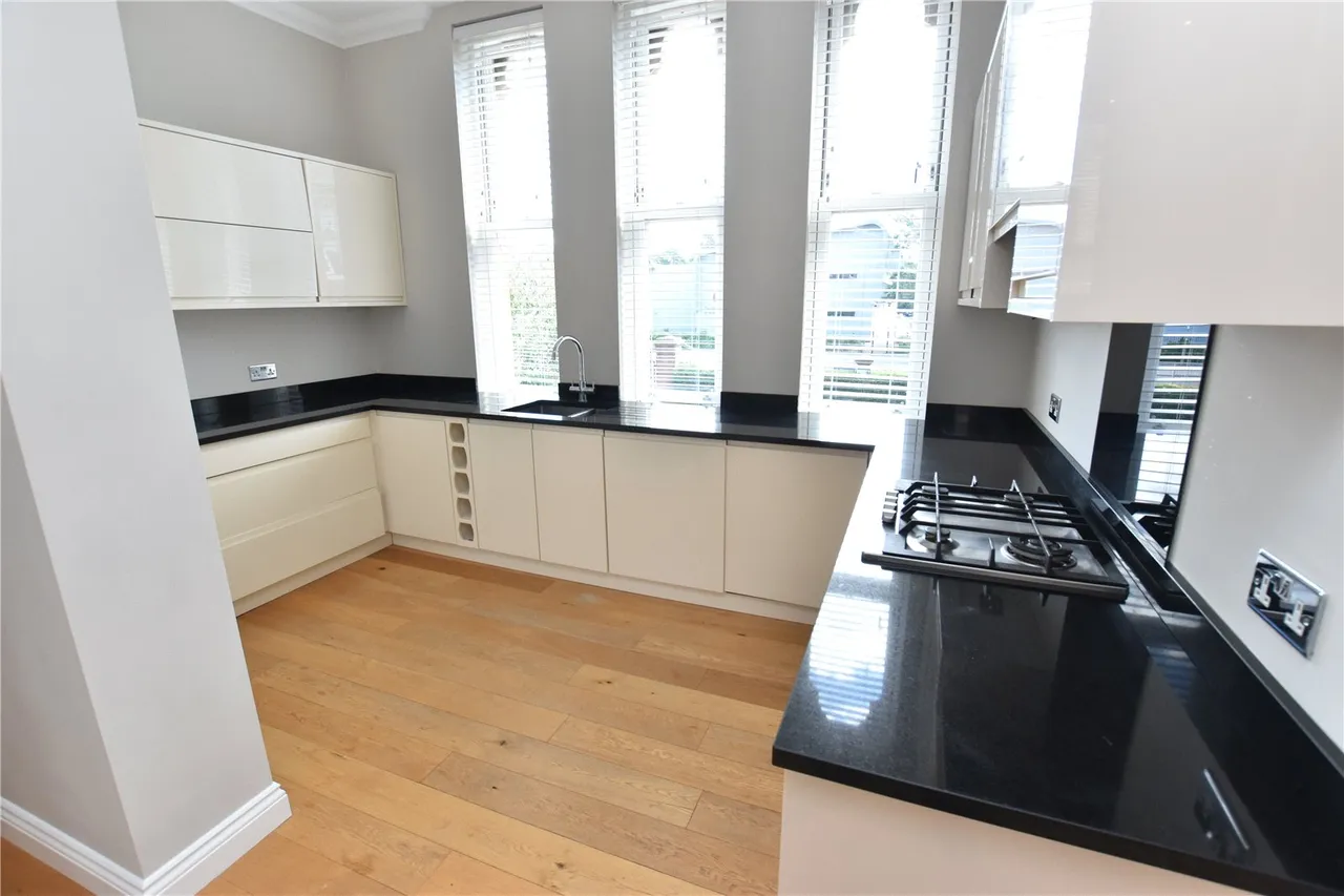 Farnborough Road, Farnborough, Hampshire, GU14 7JG, photo 7