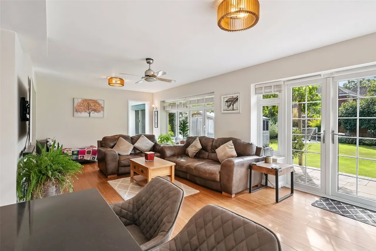 Hawkewood Road, Lower Sunbury, TW16 6HH, photo 5