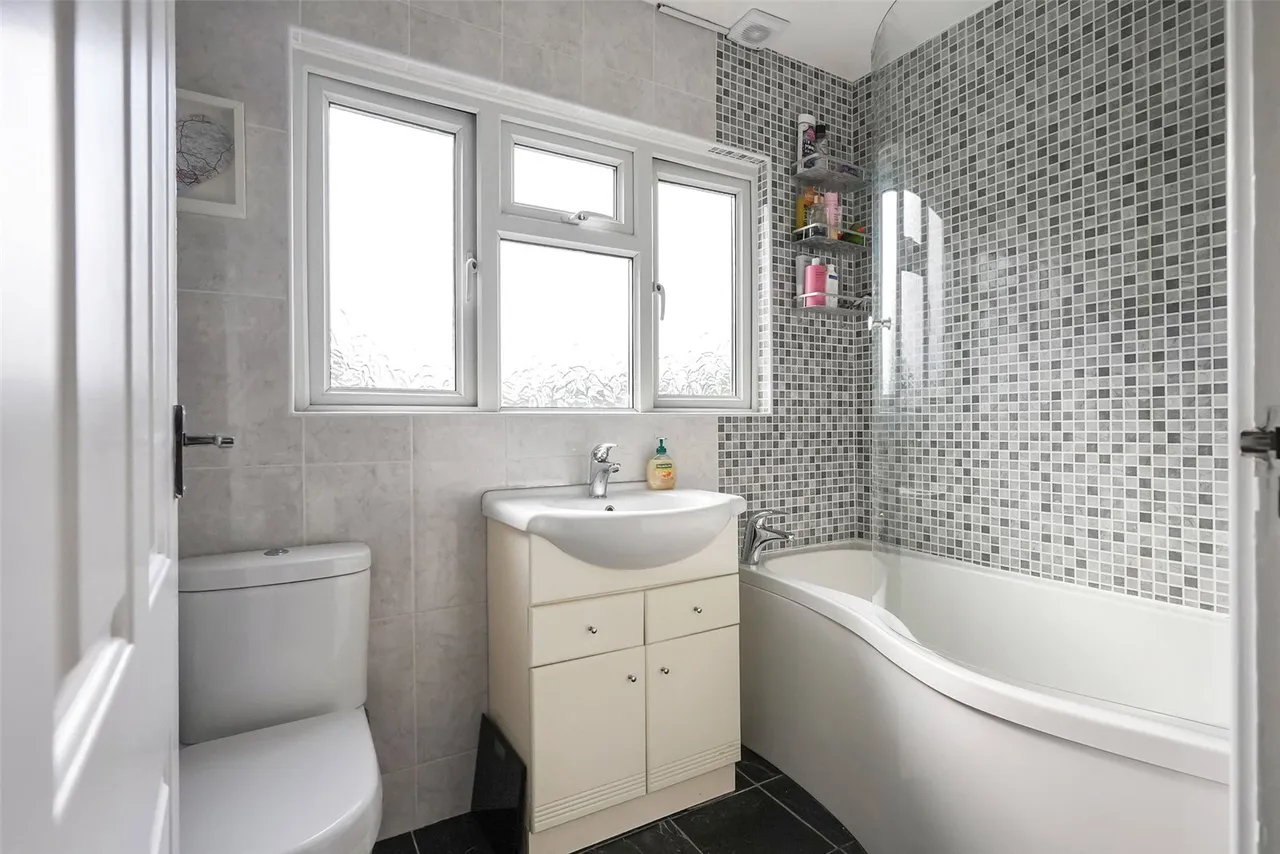 Hawkewood Road, Lower Sunbury, TW16 6HH, photo 11