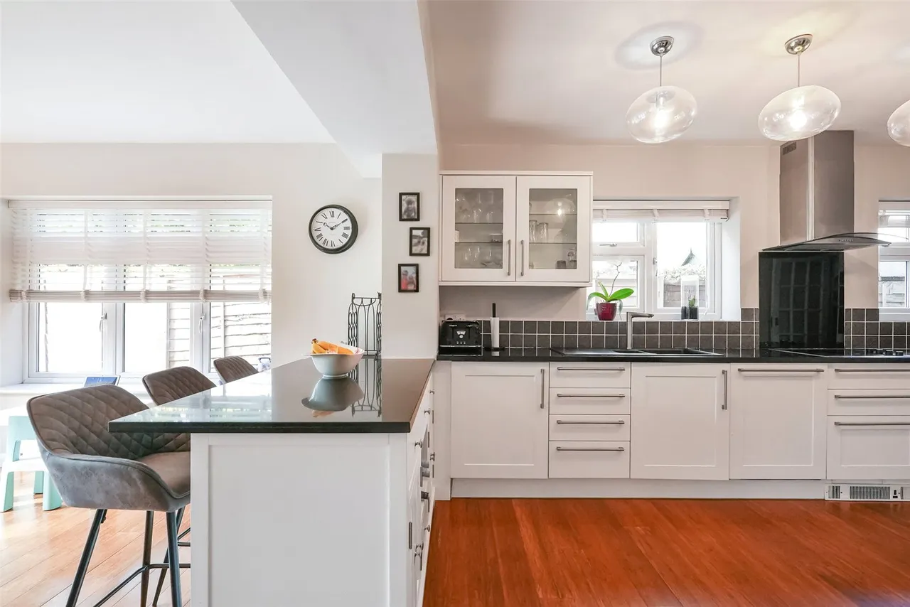 Hawkewood Road, Lower Sunbury, TW16 6HH, photo 4