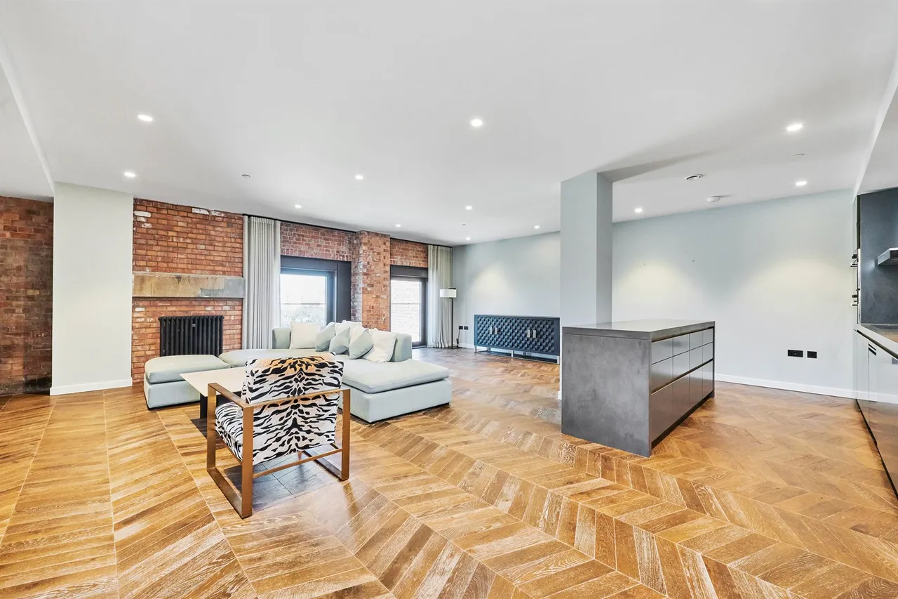 Circus Road West, London, SW11, photo 3