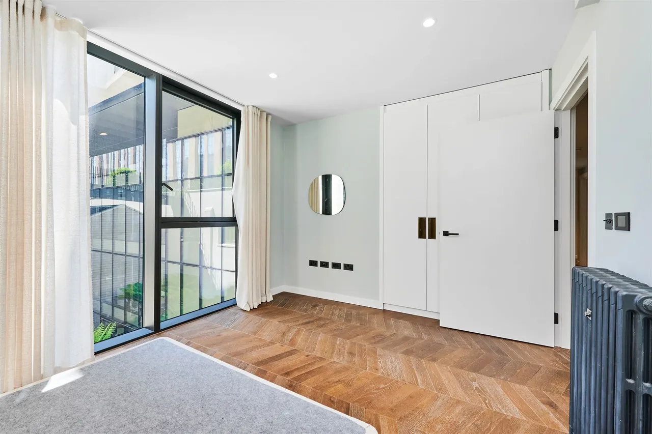 Circus Road West, London, SW11, photo 10