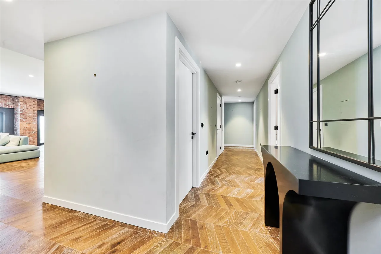 Circus Road West, London, SW11, photo 5