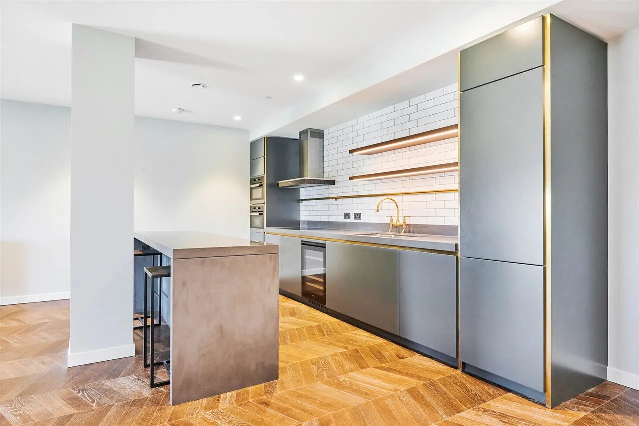 Circus Road West, London, SW11, photo 16