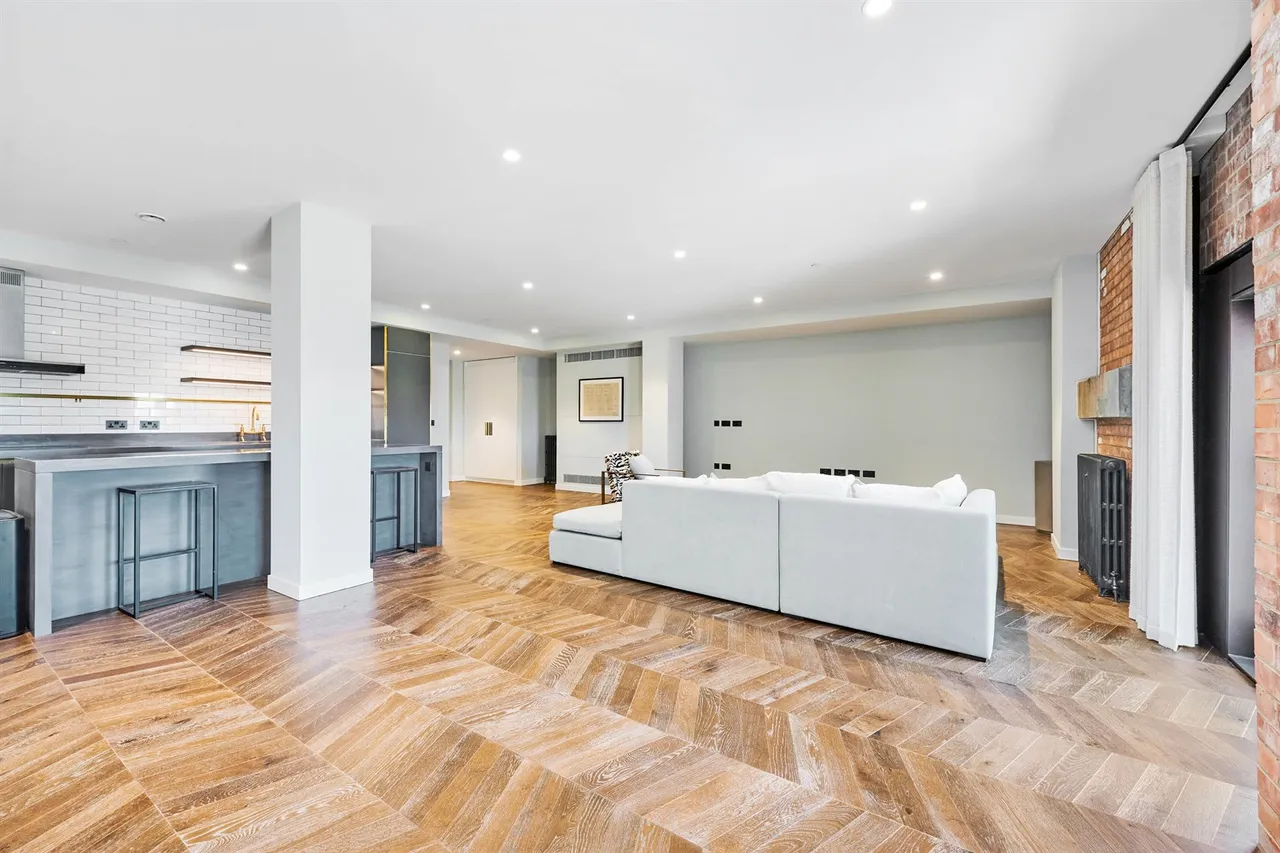 Circus Road West, London, SW11, photo 8