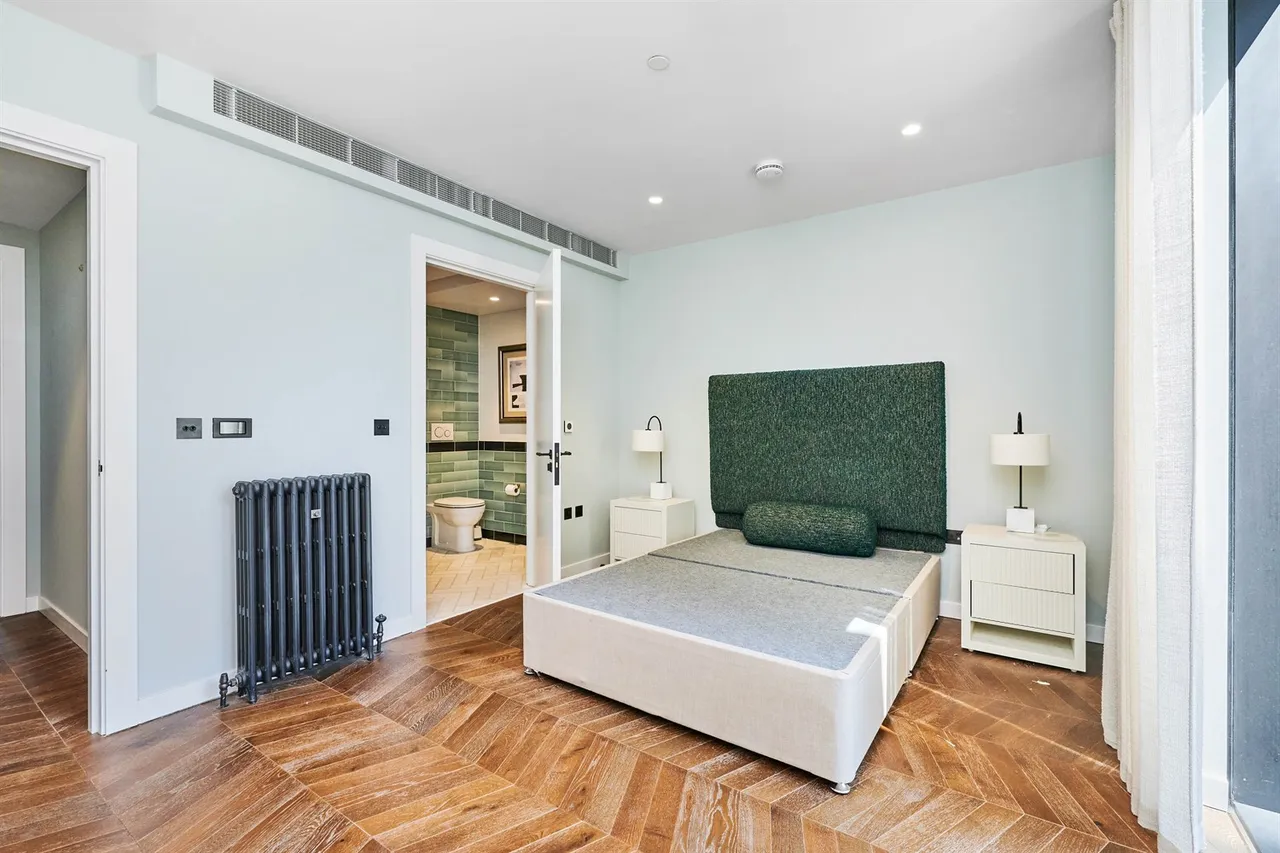 Circus Road West, London, SW11, photo 6