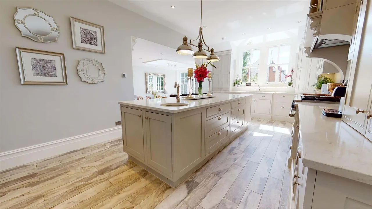 Algers Road, Loughton, photo 6