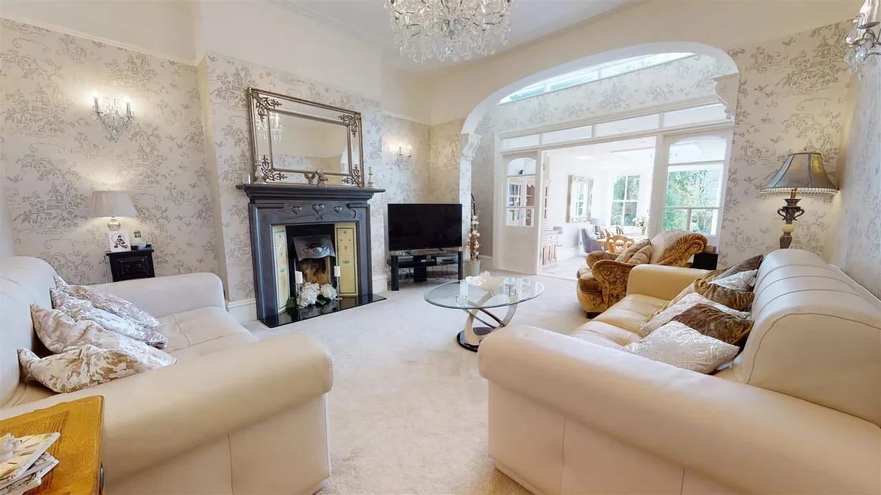 Algers Road, Loughton, photo 5