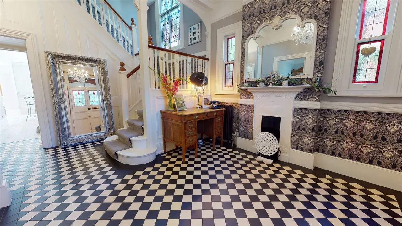 Algers Road, Loughton, photo 2