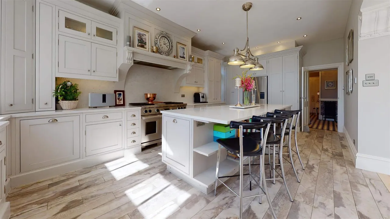 Algers Road, Loughton, photo 7