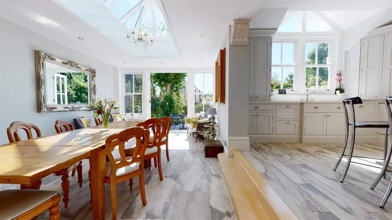 Algers Road, Loughton, photo 8