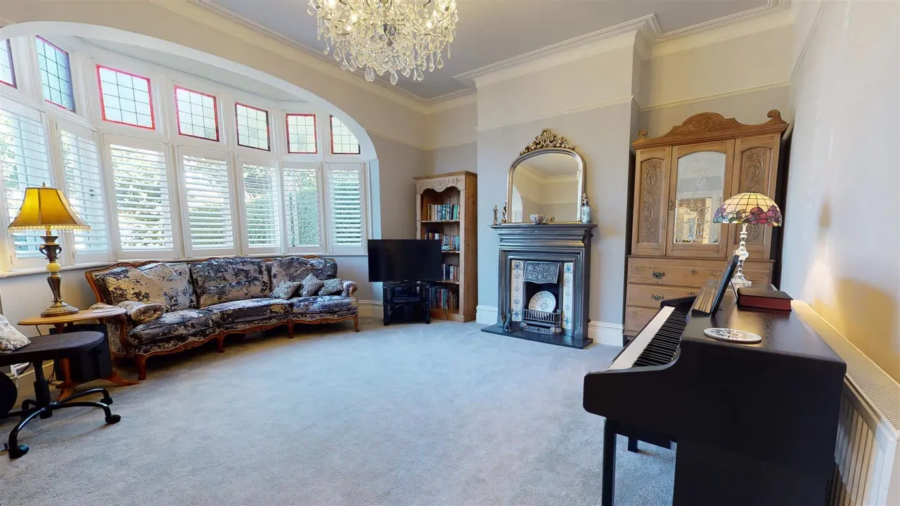 Algers Road, Loughton, photo 4