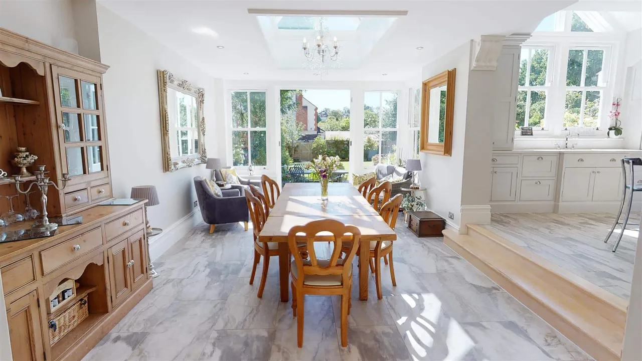 Algers Road, Loughton, photo 10
