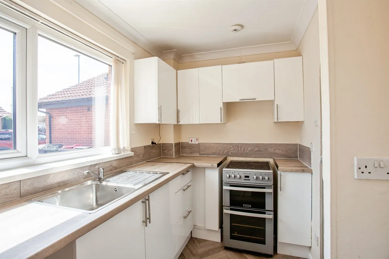 Grasby Court, Bramley, Rotherham, photo 3