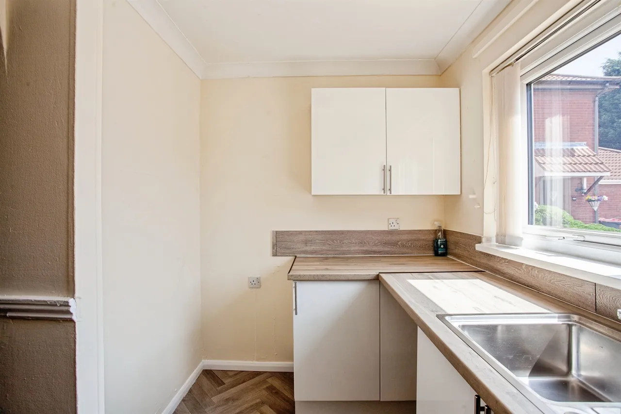 Grasby Court, Bramley, Rotherham, photo 6