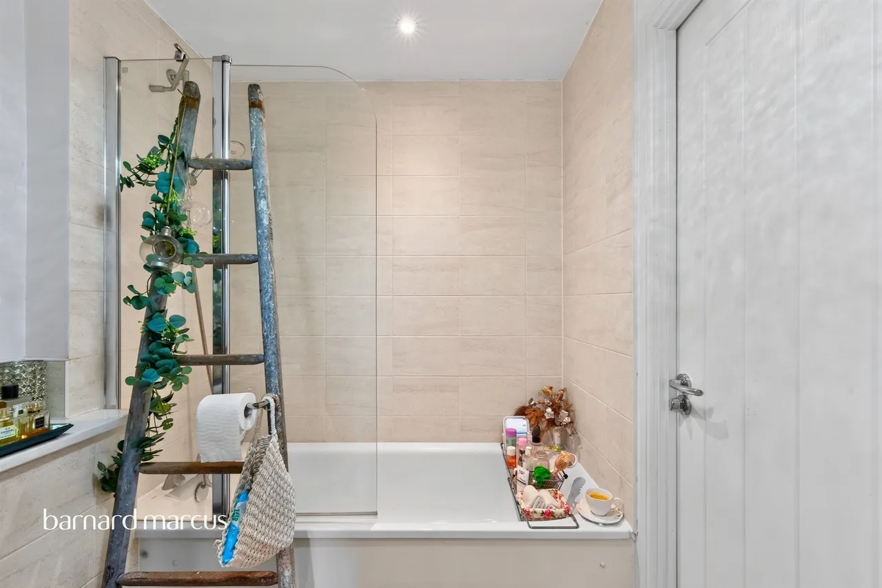 Tala Close, Surbiton, photo 9