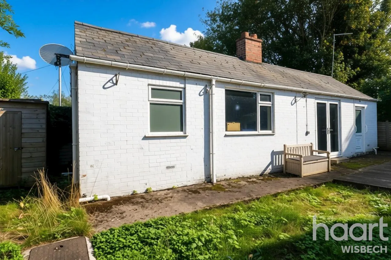 1 bed house for sale, High Road, Wisbech St Mary, PE13