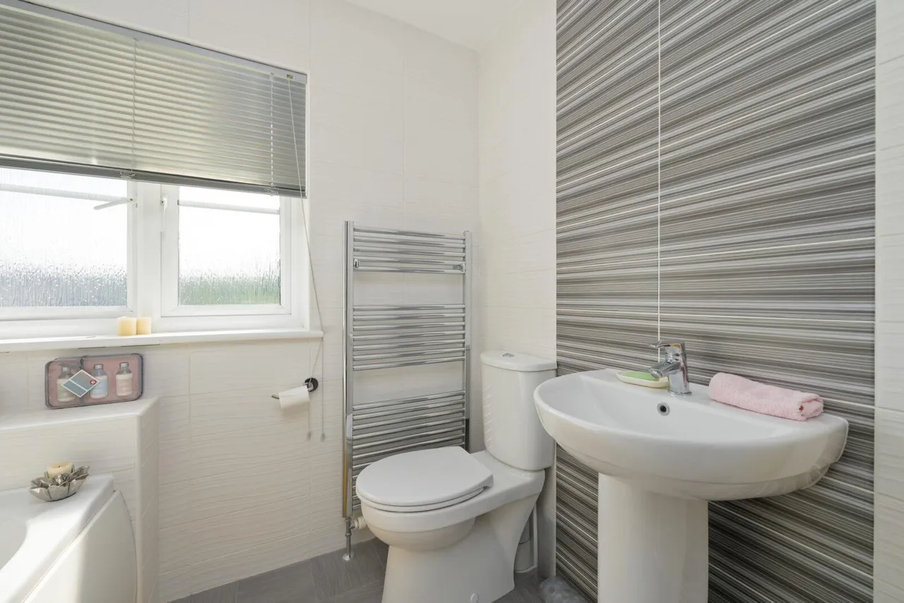 Craigcrest Place, Condorrat, G67 4GY, photo 17