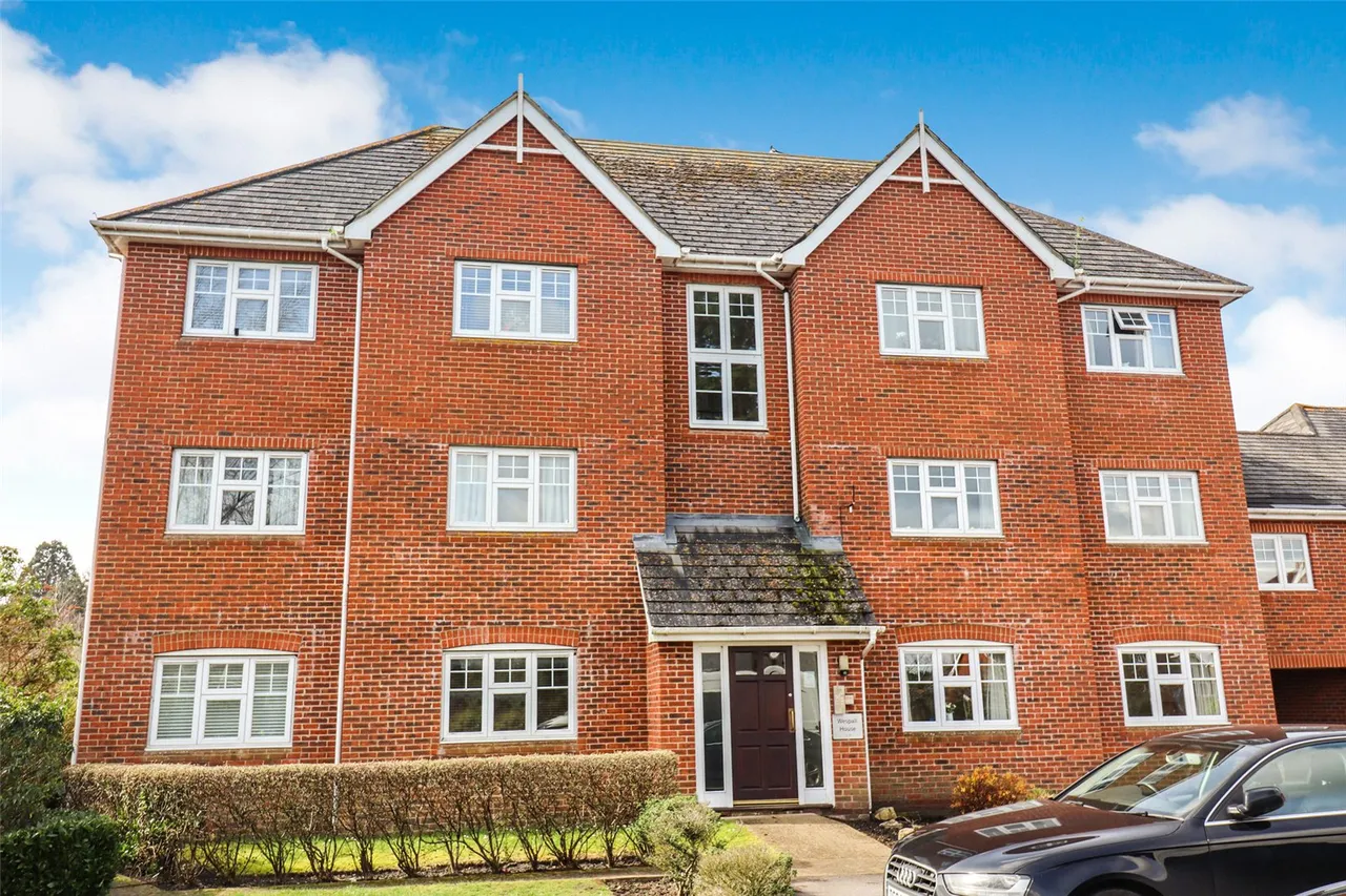 2 bed flat for sale — Wintney Street, Fleet, Hampshire, GU51 1AW
