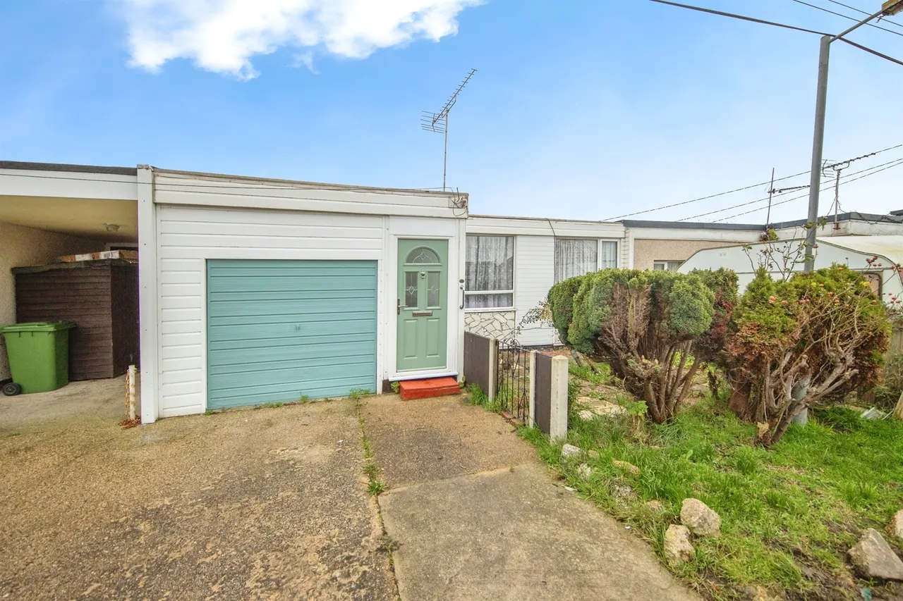 2 bed house for sale — Yew Way, Jaywick, CLACTON-ON-SEA