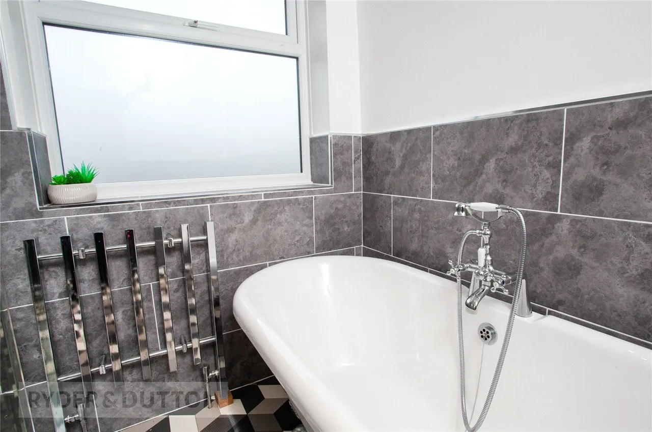 Broomfield Crescent, Middleton, M24, photo 17