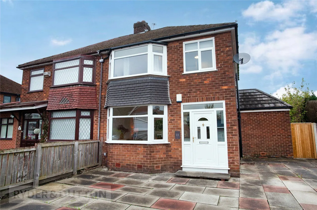 3 bed house for sale, Broomfield Crescent, Middleton, M24