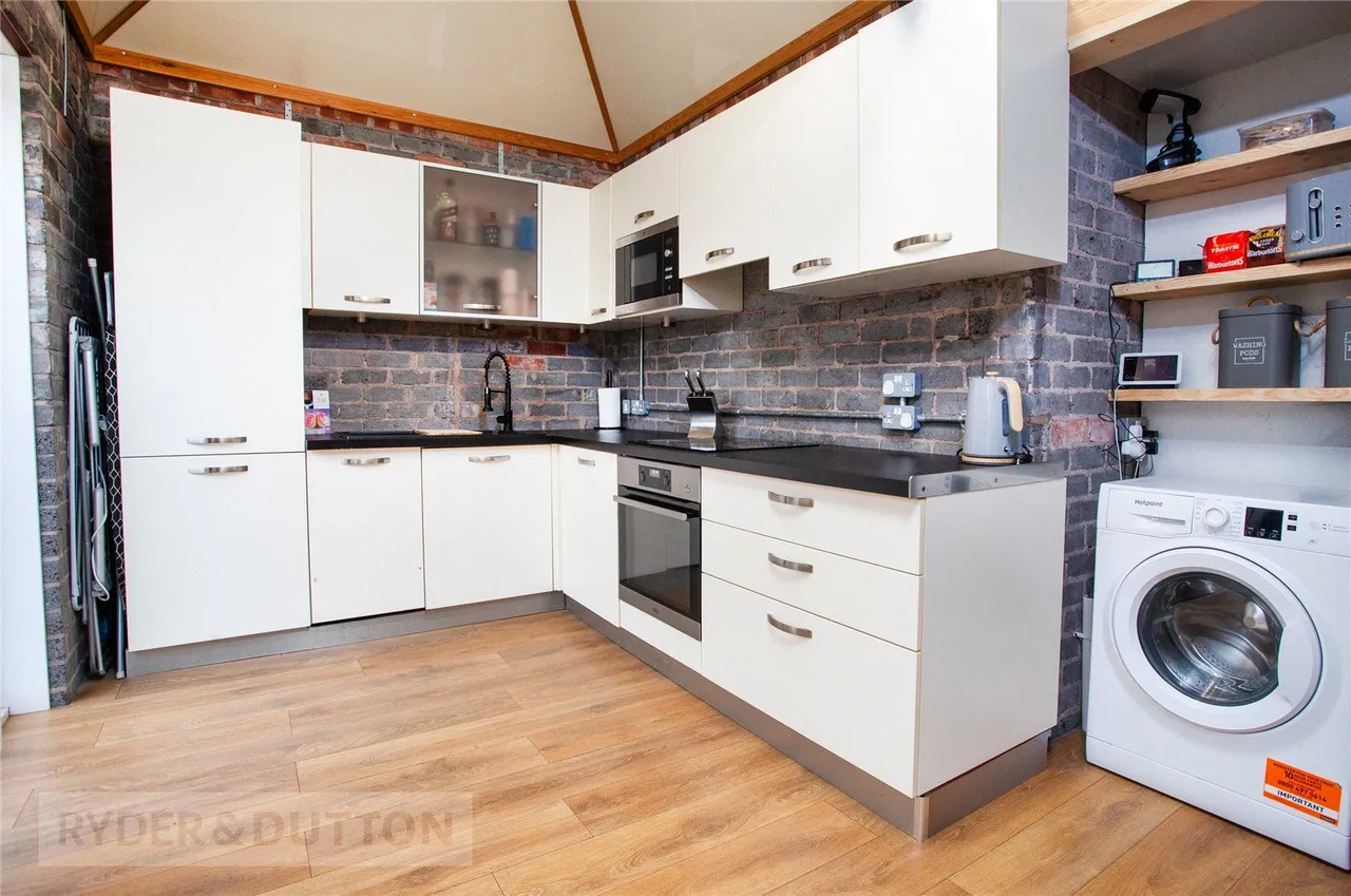 Broomfield Crescent, Middleton, M24, photo 10
