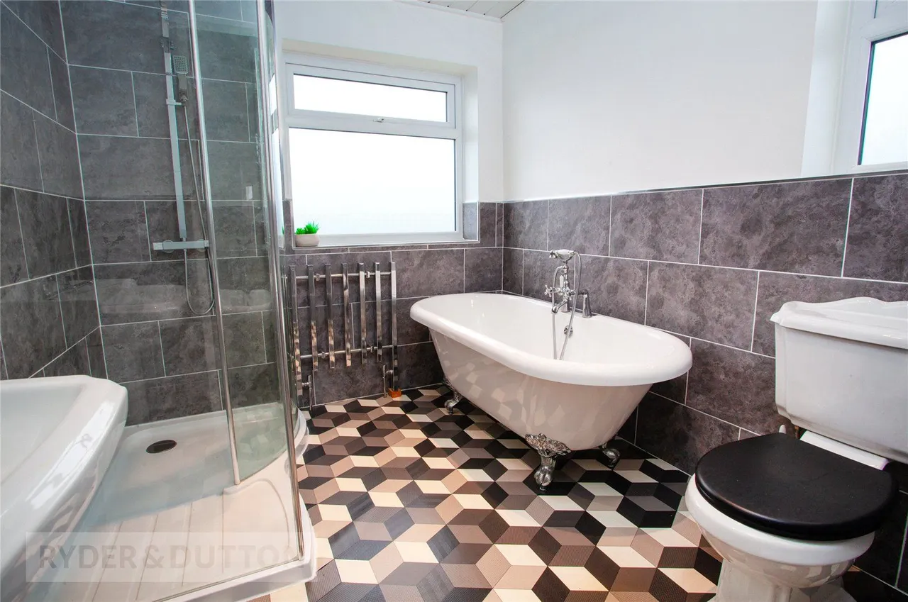 Broomfield Crescent, Middleton, M24, photo 16