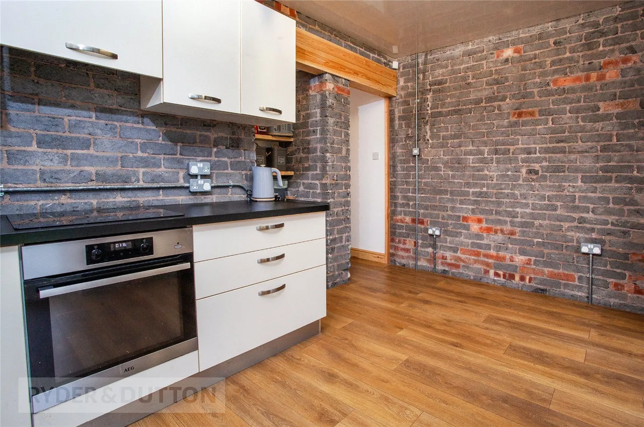 Broomfield Crescent, Middleton, M24, photo 12
