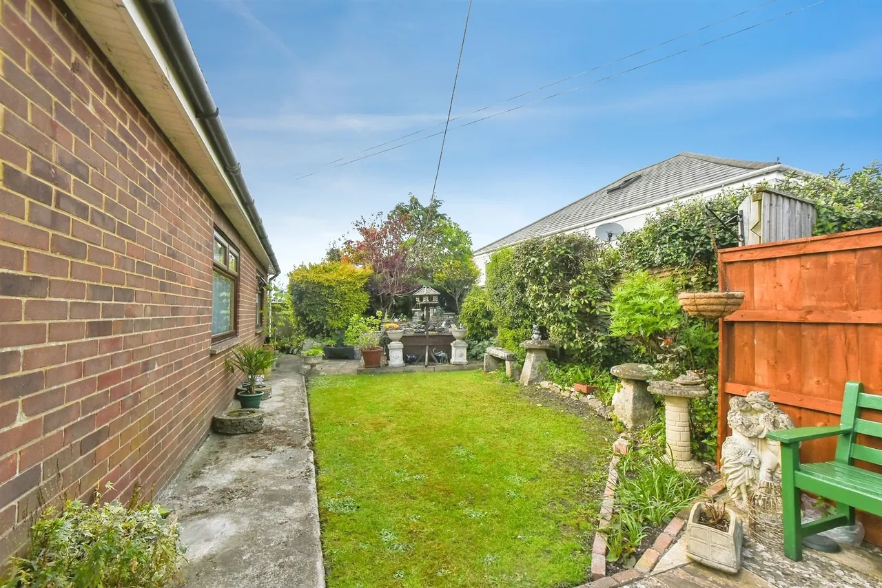 Belmont Close, Swindon, SN3, photo 13