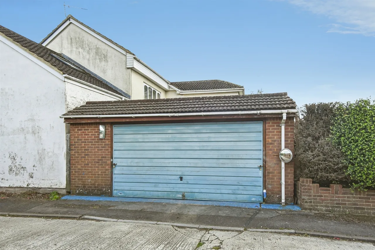 Belmont Close, Swindon, SN3, photo 15