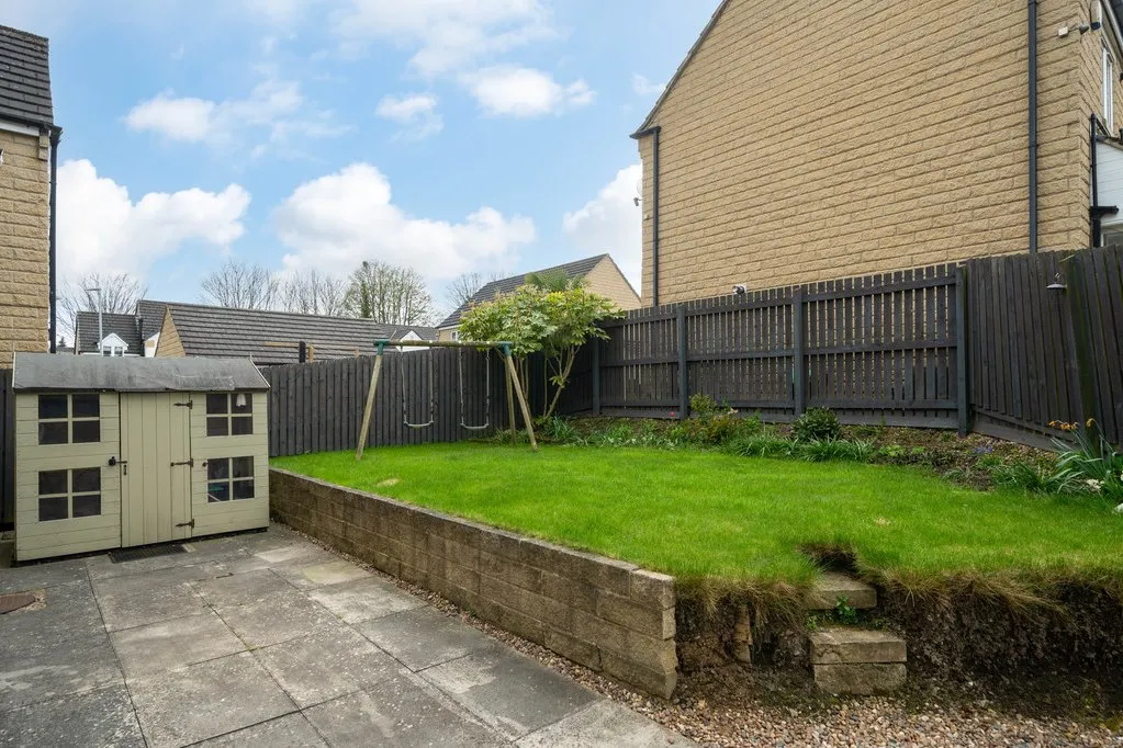 Lumb Hall Way, Drighlington BD11 1LL, photo 17