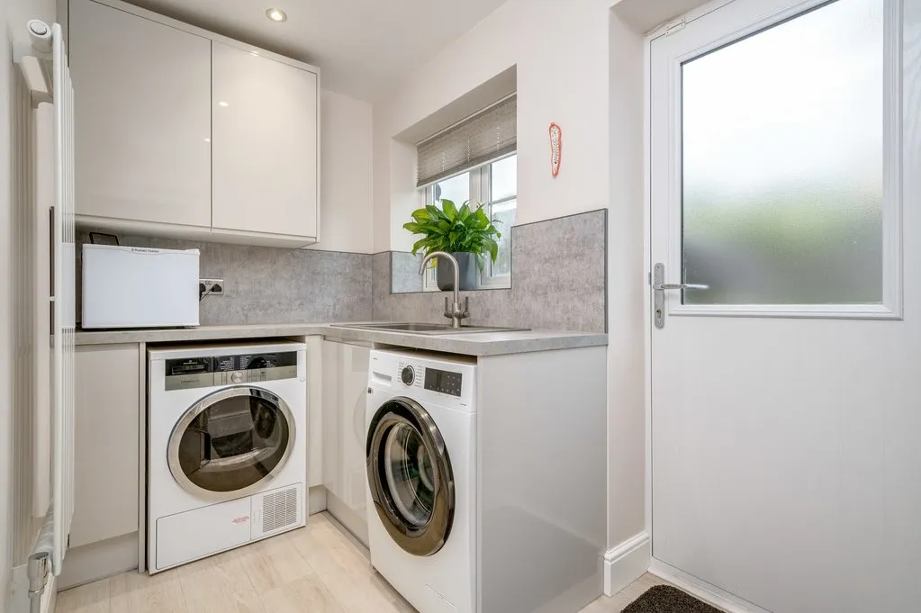 Lumb Hall Way, Drighlington BD11 1LL, photo 8
